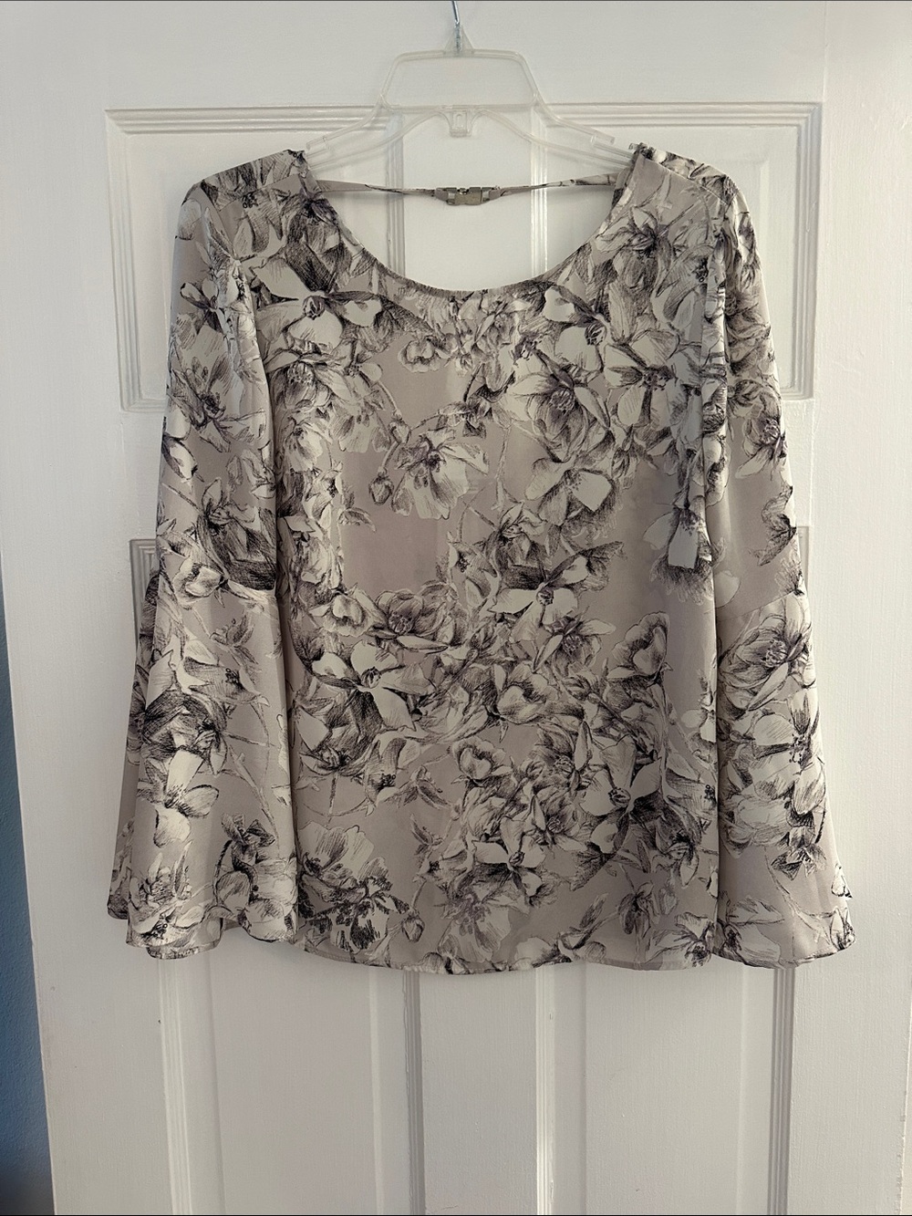 Women’s Floral Bell-Sleeve Top in Gray and Black